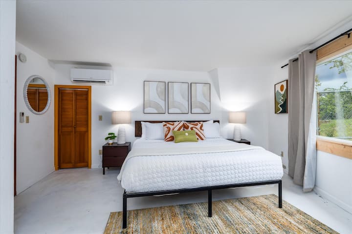 King size bed with AC / heater.