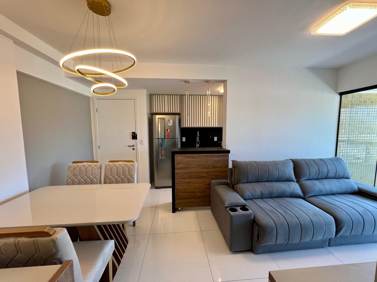 大客厅，带阳台，躺椅