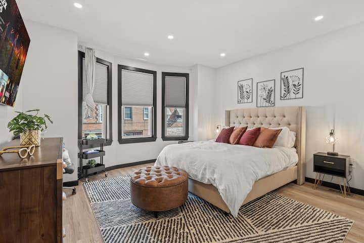 Dhomë gjumi kryesore me krevat dopio "queen" dhe televizor Samsung 55"