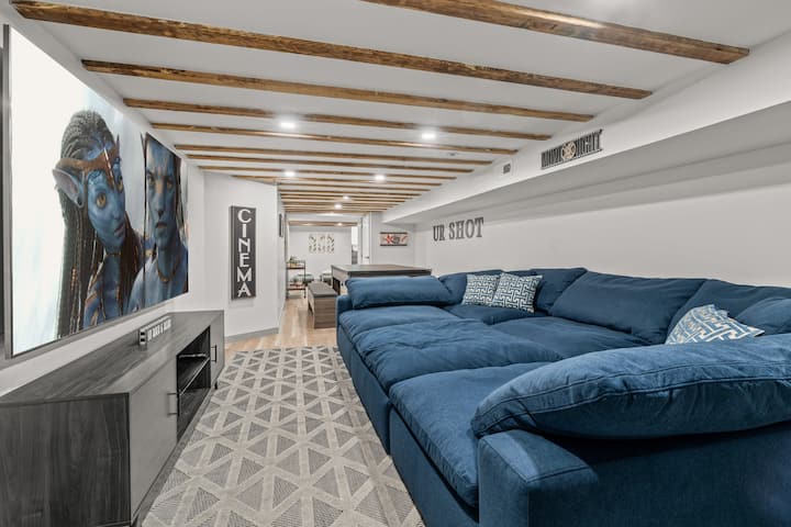 Televizor 85"dhe divan me gropa modulare 11ft 