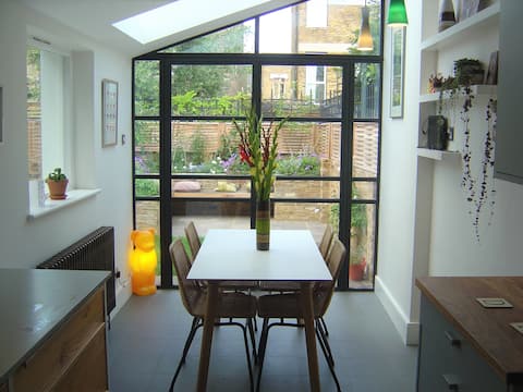 Popular Airbnb listing: Comfortable Victorian house in Lambeth