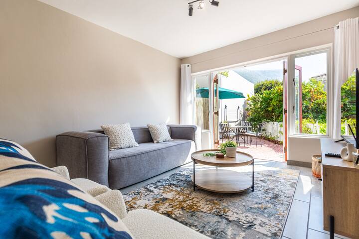 Kalk Bay, 2 bed, 1 bath, private patio, inverter gallery image 5
