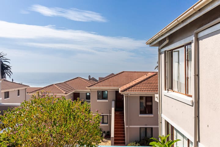 Kalk Bay, 2 bed, 1 bath, private patio, inverter
