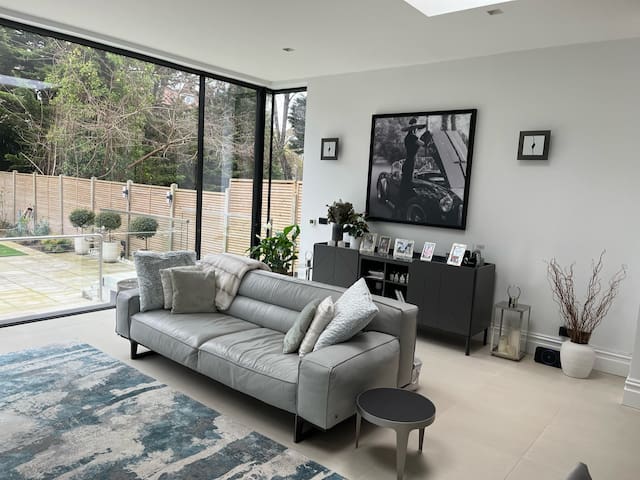 Modern 4 Bedroom Garden Flat