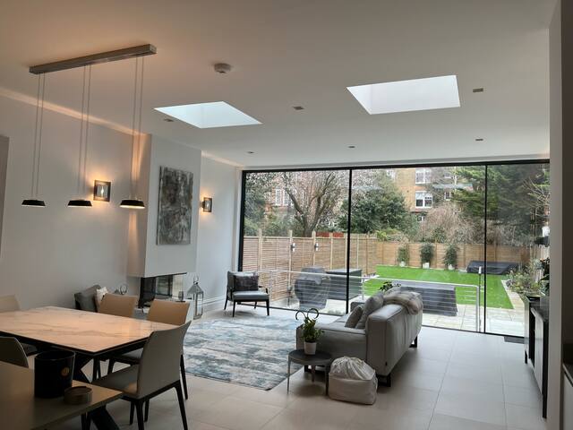 Modern 4 Bedroom Garden Flat gallery image 2