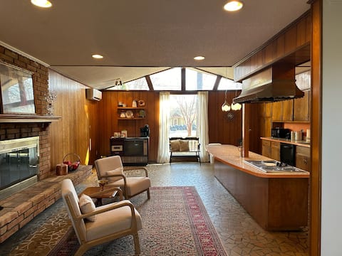 Top Airbnb: Cherrydale House in Colonial Acres