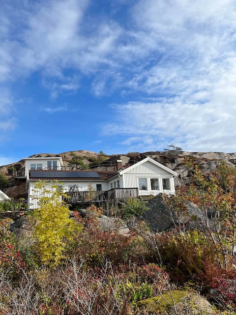 House with sea view, close to swimming and Bohuslän's cliffs