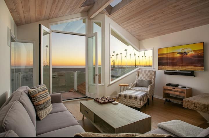 Ocean Front Home With Rooftop Deck, Bikes & More! - Newport Beach, CA