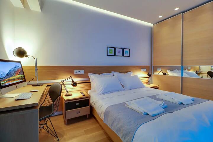 12 Guests: 2 Apts, Near Metro! gallery image 5