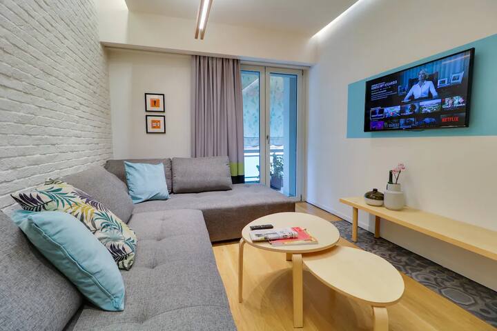12 Guests: 2 Apts, Near Metro! gallery image 2