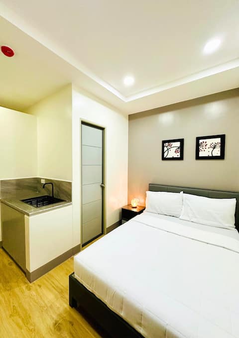 Deluxe Room in Kalibo (B) - AMJ Apartelle