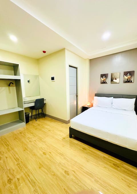 Deluxe Room in Kalibo (A) - AMJ Apartelle