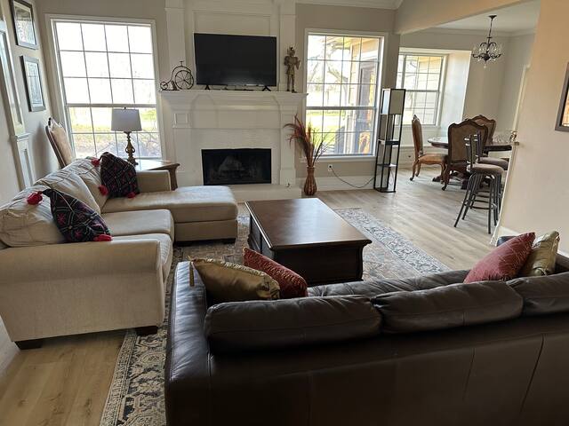 Convenience Meets Lake gallery image 4