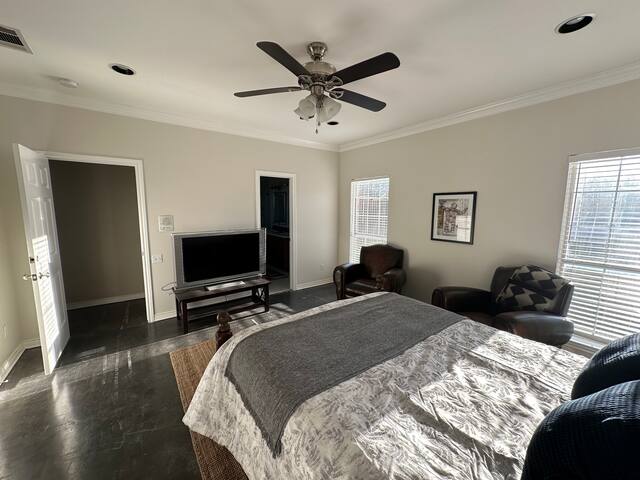 Convenience Meets Lake gallery image 2