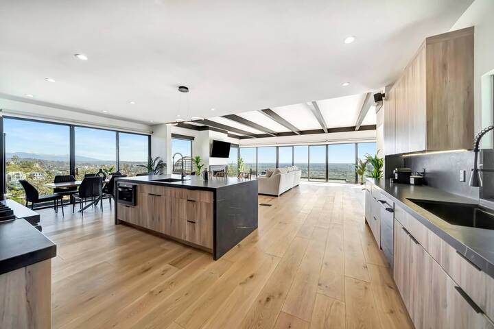 Hollywood Hills Retreat w/Guesthouse & City Views! gallery image 2