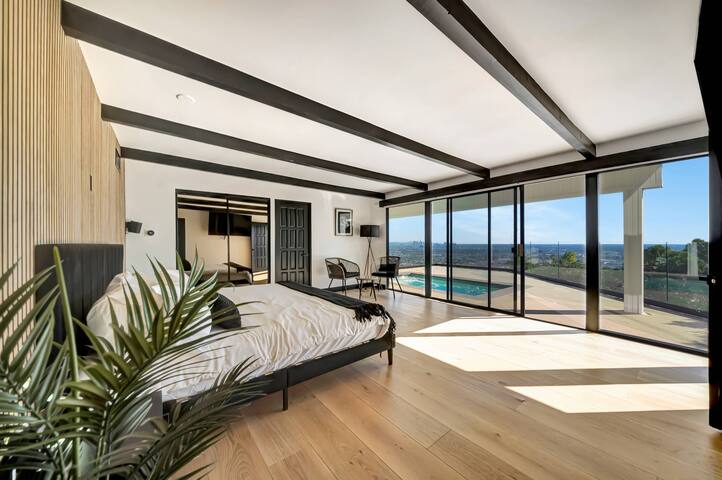 Hollywood Hills Retreat w/Guesthouse & City Views! gallery image 5
