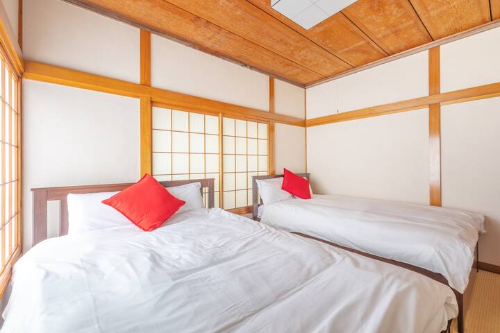 Private Villa near Asakusa with Tokyo Skytree View gallery image 4