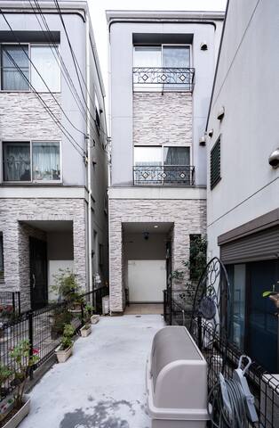 Shinjuku Area,Sunlit Retreat Home gallery image 2