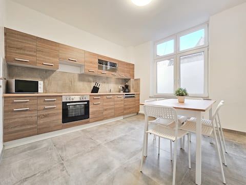 Beliebte Airbnb-Anzeige: Tolstov Apartments - 3 Room - 25 min Messe DUS in Hochfeld