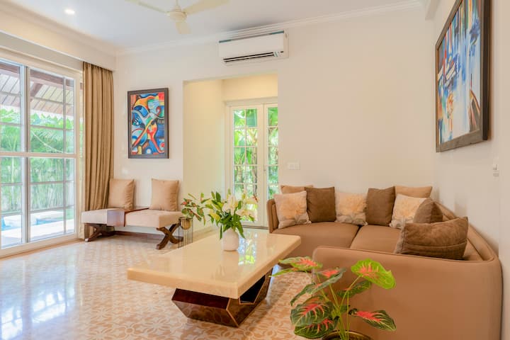 Living room image 6