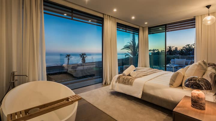 Chumba cha kulala chenye nafasi kubwa.