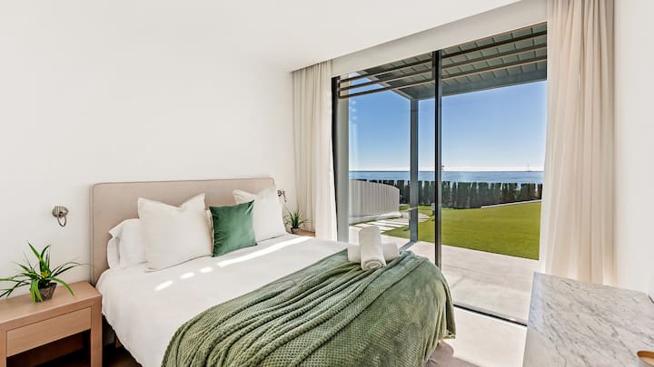 Chumba cha kulala n°5 - Kitanda cha ukubwa wa malkia (sentimita 160x200) kilicho na bafu la malazi.