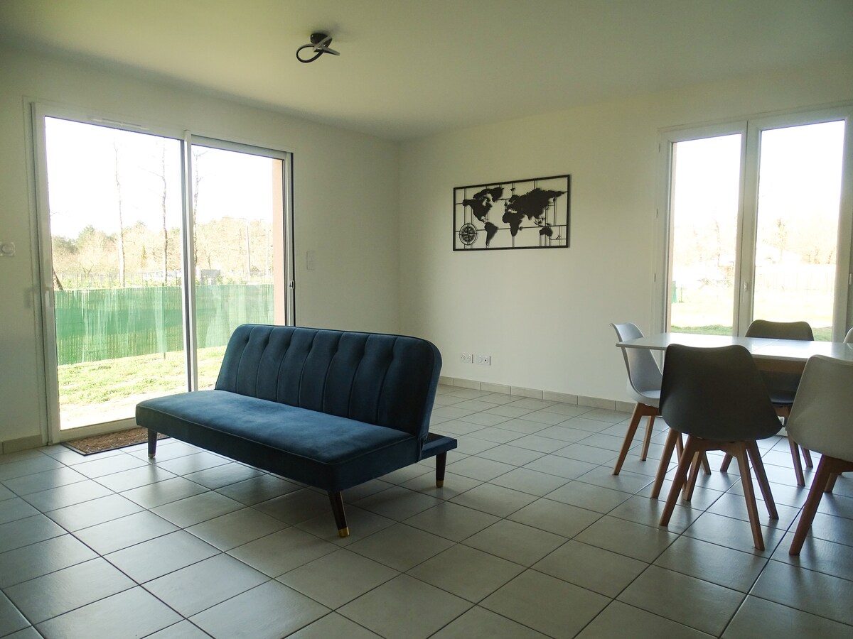 Successful Airbnb property: Les embruns: New house near the ocean in Grayan Et L'hôpital