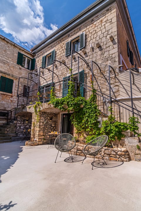 Renovated "Old stone house", for 10 people
