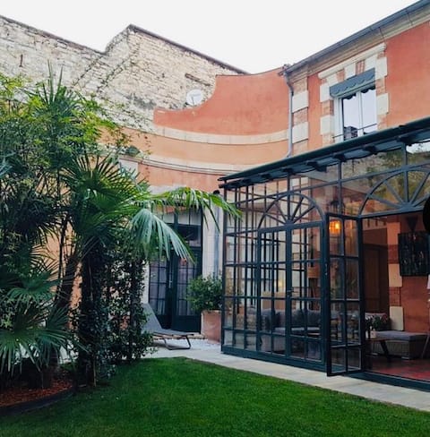 Exceptional location Cité des Papes