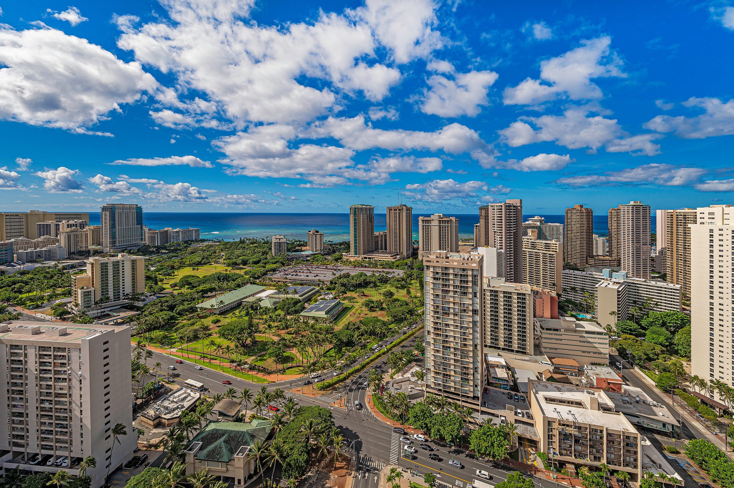 Condo in Honolulu · ★4.88 · 2 bedrooms · 4 beds · 2 private baths - Image 42