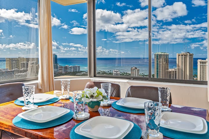 2Bed/2Bath Waikiki Corner Penthouse & Ocean Views