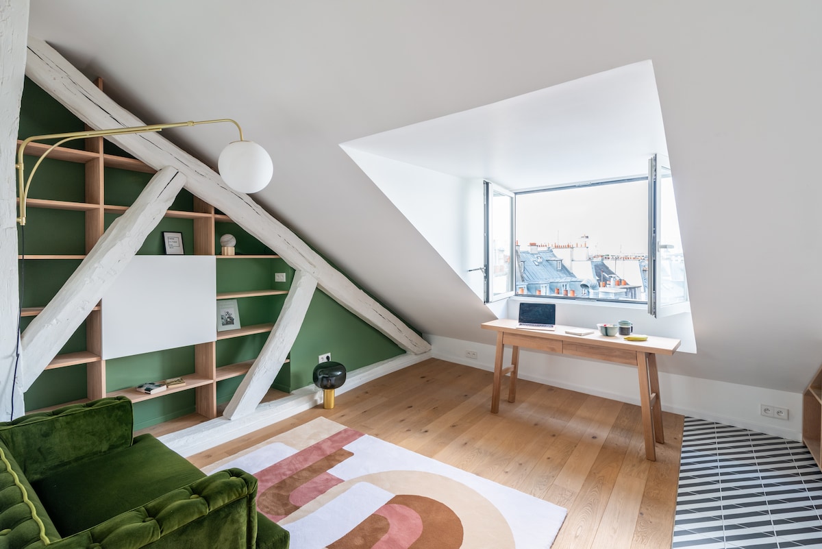 Popular Airbnb listing: Attic Studio in Paris 2e Arrondissement