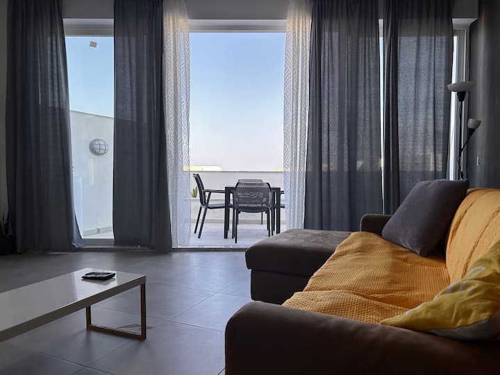 Spacious Penthouse In Qawra - Sleeps 5 - Malta