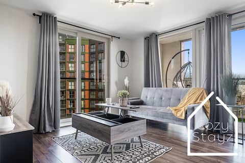 Popular Airbnb listing: Modern 2BR | Balcony | PS4 | City Centre in City Centre