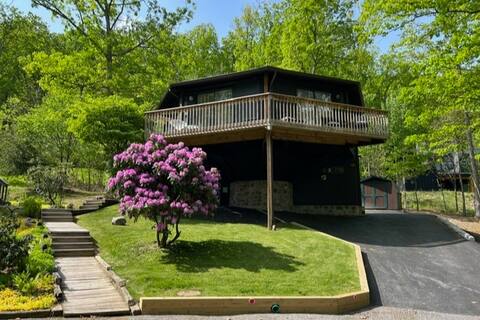Oakwood Retreat, Cozy 3 Bed/3 Bath Cabin Sleeps 7