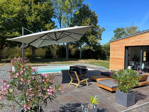 Quiet house with pool