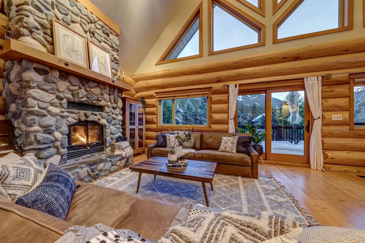 Free Breakfast Luxury Huge Whistler Village Chalet - Whistler