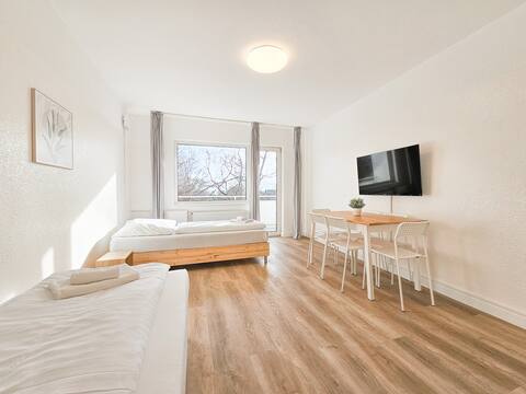 RAJ Living -  Fitter Apartment -2 Rooms- Balcony