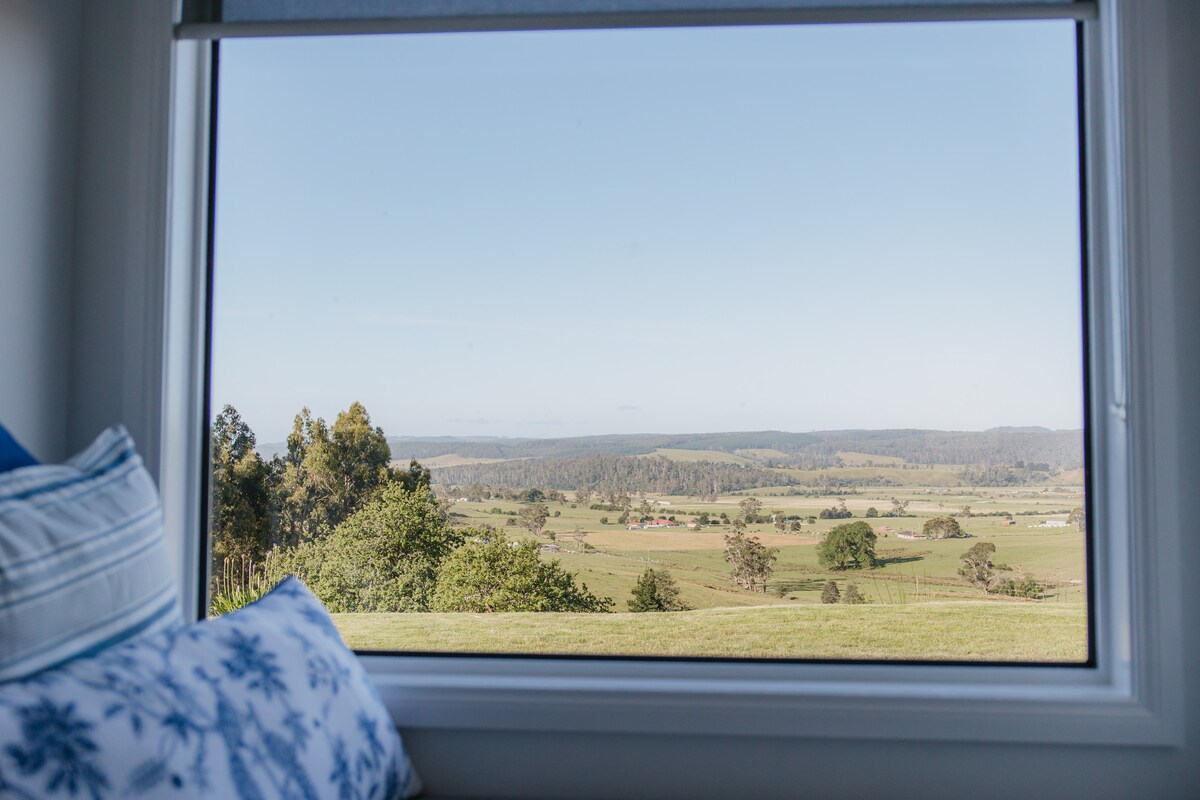 Successful Airbnb property: Hilltop Escape-30 acres of no one in City Of Launceston