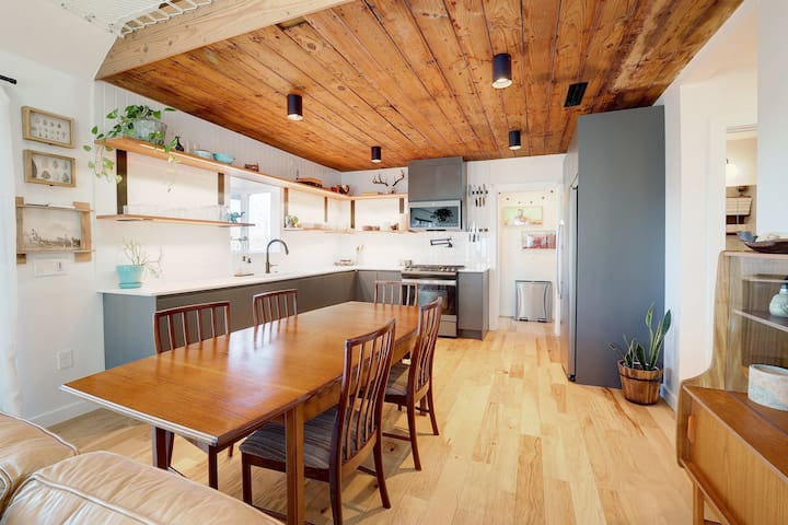 Hilltop Homestead with a view gallery image 2