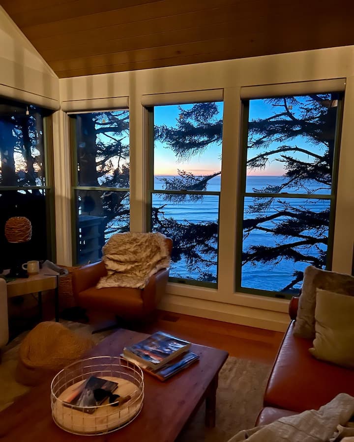Whispering Tides Treehouse-Full Ocean Views, Sauna