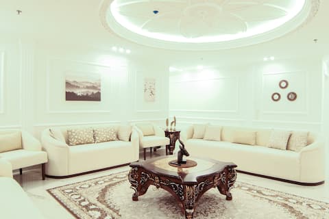 Luxury spacious apartment (4 bedrooms)