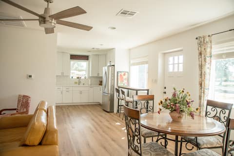 Top Airbnb: Royal Palm Paradise in North Mountain