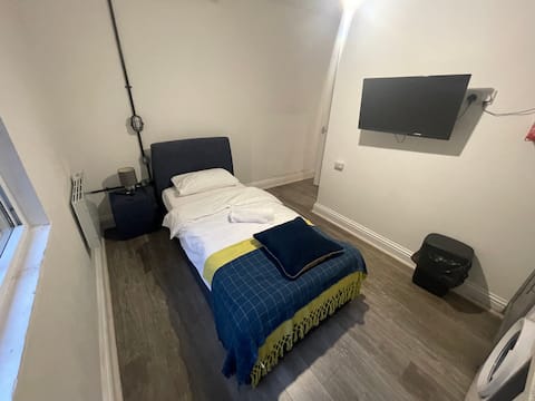 Popular Airbnb listing: Private single studio (9) in central Wolverhampton in St Peter's