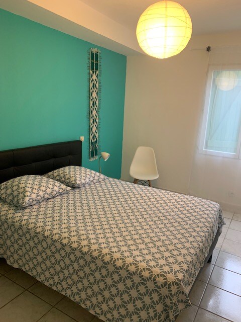 卧室140张床、大衣柜和衣柜