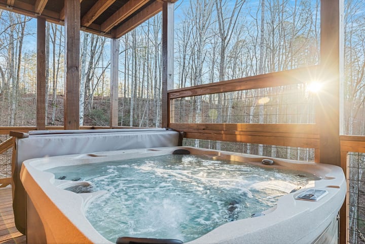Luxury Mountain Cabin | Hot Tub, Theater Game Room - Gatlinburg, TN
