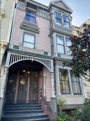 Central Victorian unit gallery image 3