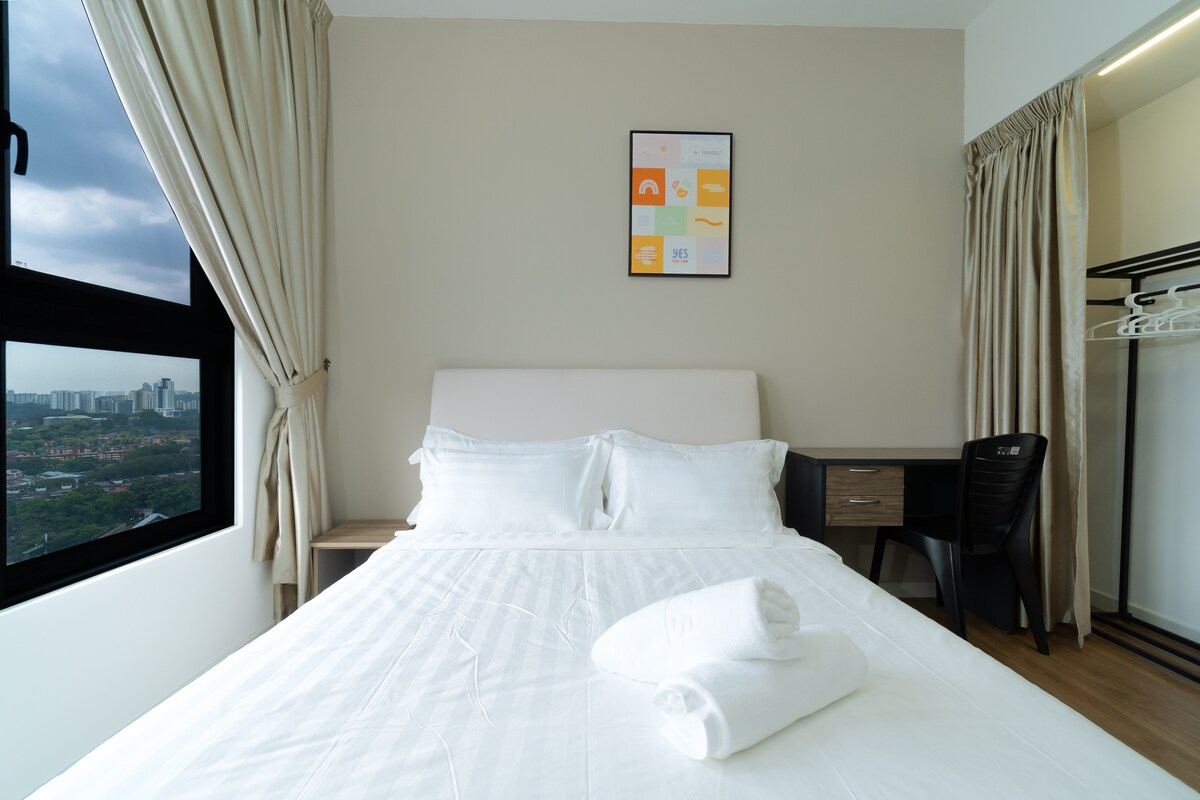 Relax in the amazing main bedroom getaway, with its own workspace and stunning views!