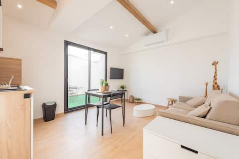 Nice air-conditioned T2 with garden and private parking