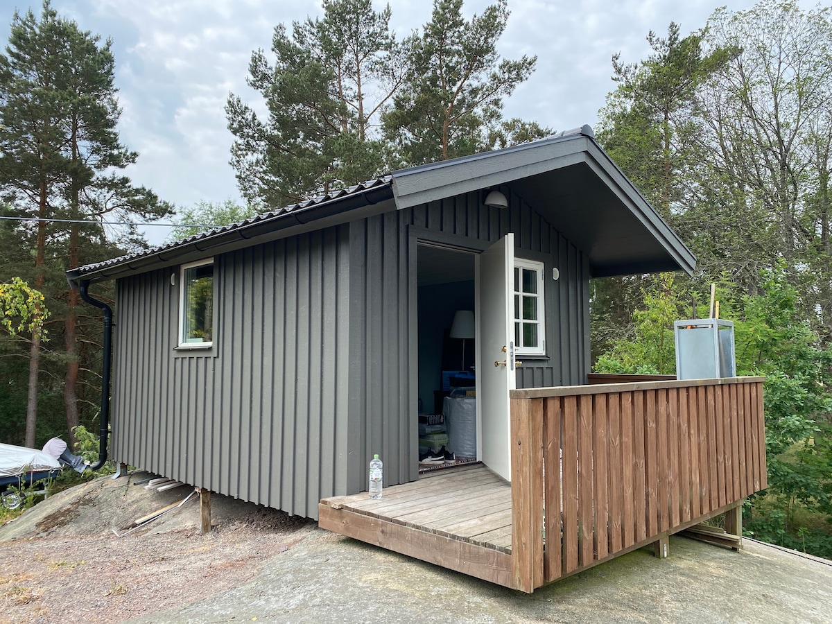 Friggebod في الأمام. 